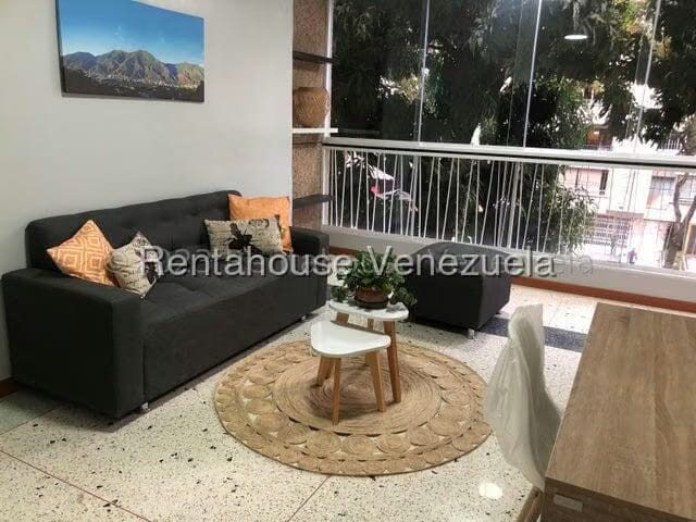 Apartamento (1 Nivel) en Alquiler en Los Palos Grandes, Distrito Metropolitano