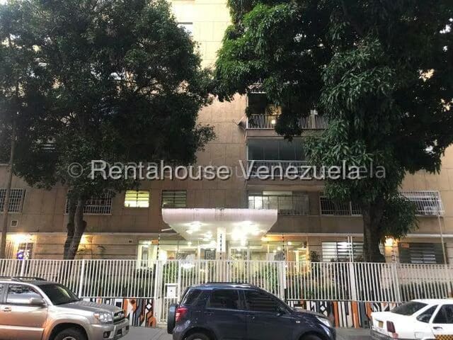 Apartamento (1 Nivel) en Alquiler en Los Palos Grandes, Distrito Metropolitano - 16
