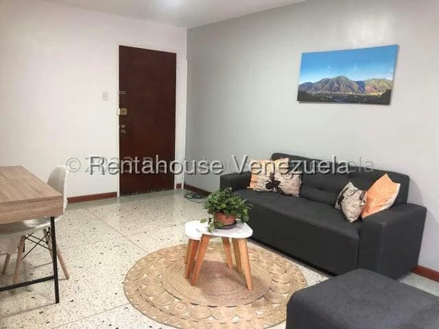 Apartamento (1 Nivel) en Alquiler en Los Palos Grandes, Distrito Metropolitano - 4