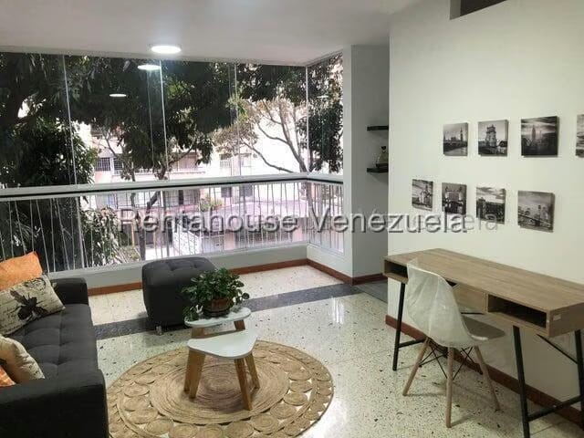 Apartamento (1 Nivel) en Alquiler en Los Palos Grandes, Distrito Metropolitano - 5