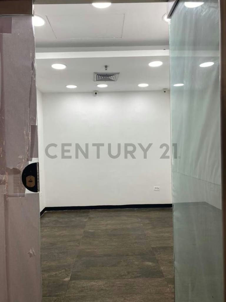 Alquiler de local Comercial en C.C. Pza. Las Americas - 6