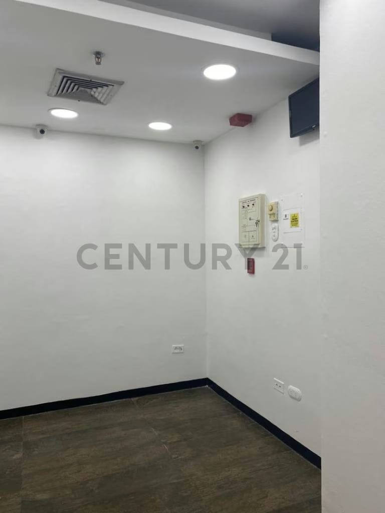 Alquiler de local Comercial en C.C. Pza. Las Americas - 7