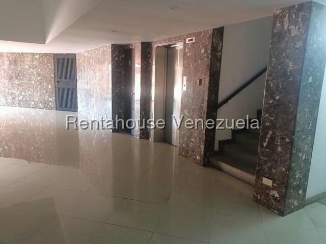 Apartamento (1 Nivel) en Alquiler en Lomas de La Alameda, Distrito Metropolitano - 3