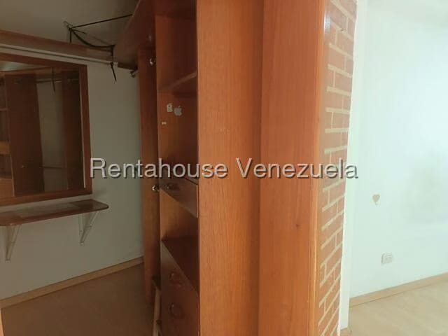 Apartamento (1 Nivel) en Alquiler en Lomas de La Alameda, Distrito Metropolitano - 25