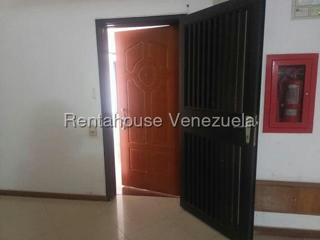 Apartamento (1 Nivel) en Alquiler en Lomas de La Alameda, Distrito Metropolitano - 4