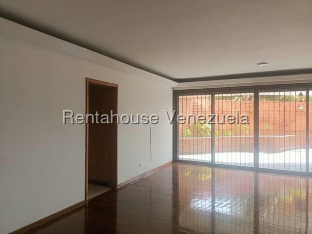Apartamento (1 Nivel) en Alquiler en Lomas de La Alameda, Distrito Metropolitano - 5