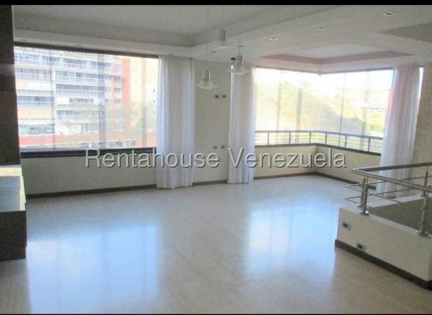 Apartamento (Duplex) en Alquiler en Lomas de La Alameda, Distrito Metropolitano - 2