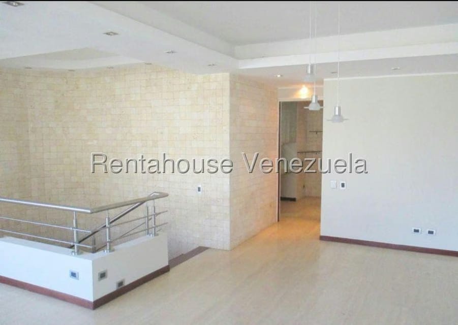 Apartamento (Duplex) en Alquiler en Lomas de La Alameda, Distrito Metropolitano - 3