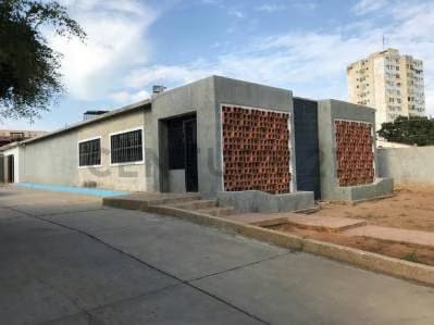 En venta Centro empresarial y galpón Urb Gallo Verde, Sector Sábaneta