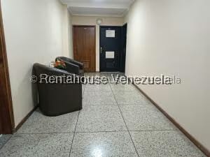 Comercial (Oficina) en Alquiler en Avenida Universidad, Zulia - 3