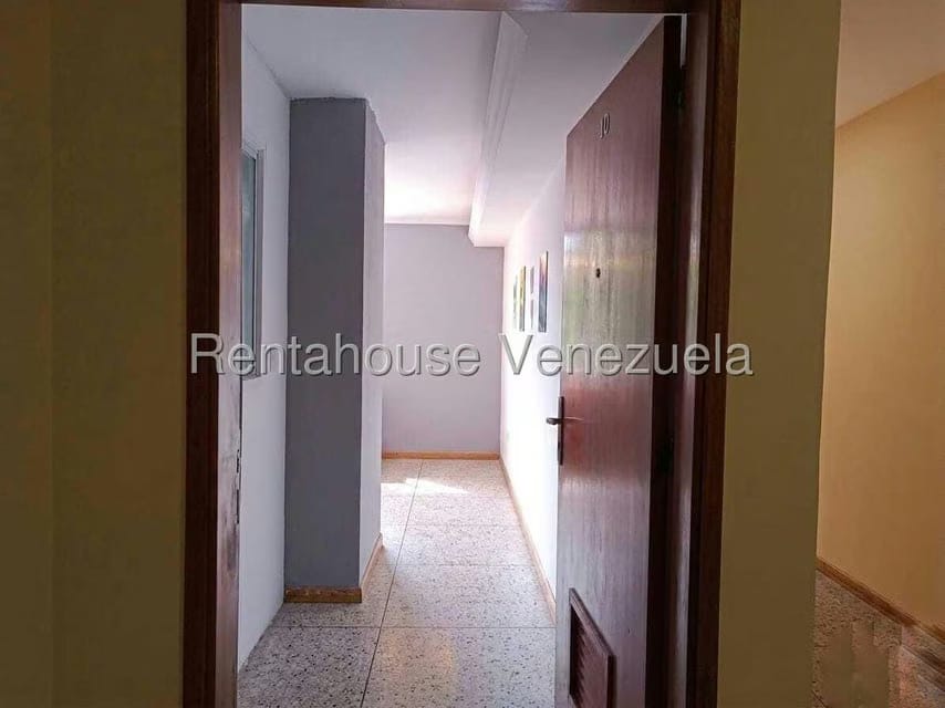 Comercial (Oficina) en Alquiler en Avenida Universidad, Zulia - 4