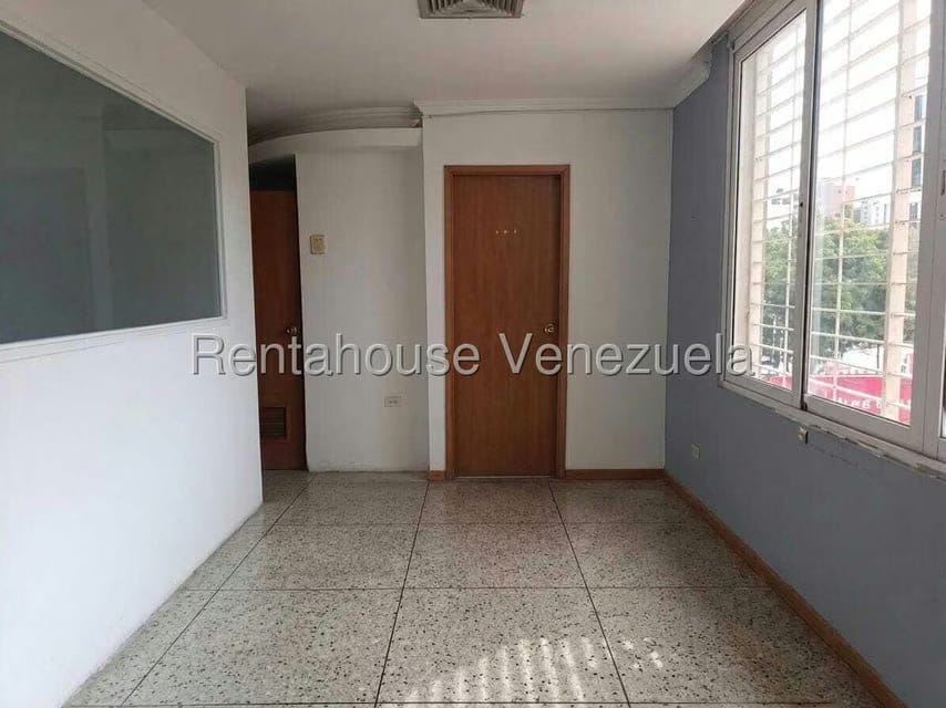 Comercial (Oficina) en Alquiler en Avenida Universidad, Zulia - 7