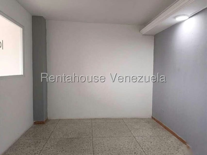 Comercial (Oficina) en Alquiler en Avenida Universidad, Zulia - 9