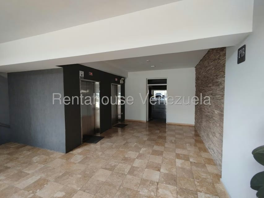 Apartamento (Duplex) en Venta en Triangulo del Este, Lara - 3