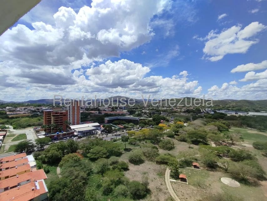 Apartamento (Duplex) en Venta en Triangulo del Este, Lara - 29