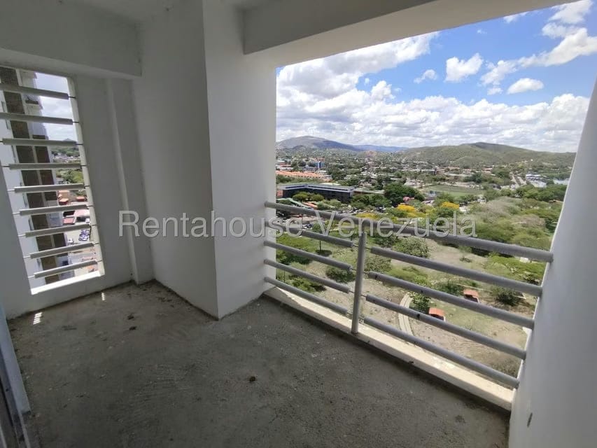 Apartamento (Duplex) en Venta en Triangulo del Este, Lara - 9