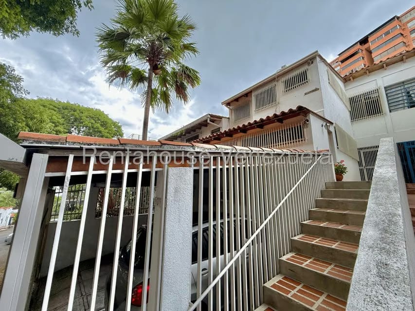 Casa (Duplex) en Venta en Colinas de Bello Monte, Distrito Metropolitano - 2