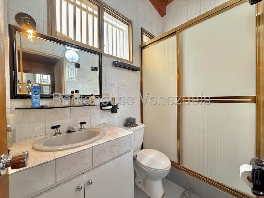 Casa (Duplex) en Venta en Colinas de Bello Monte, Distrito Metropolitano - 23