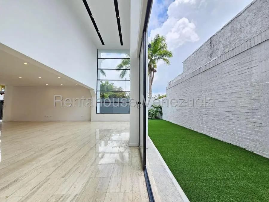 Casa en Venta en Lomas de la Lagunita Caracas - 2