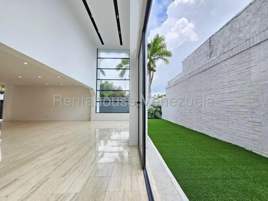 Casa en Venta en Lomas de la Lagunita Caracas - 2