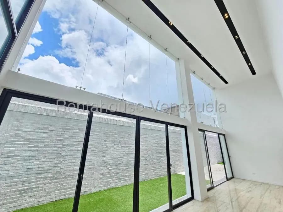 Casa en Venta en Lomas de la Lagunita Caracas - 3