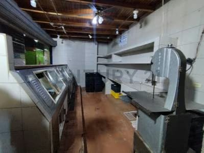 ¡Gran oportunidad! En Venta Local Comercial En El Mercado Guaicaipuro Yep 24 - 4