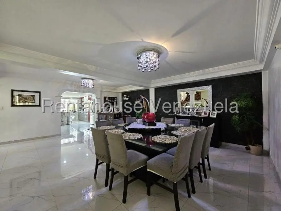 Casa en Venta en Cumbres de Curumo Caracas - 2