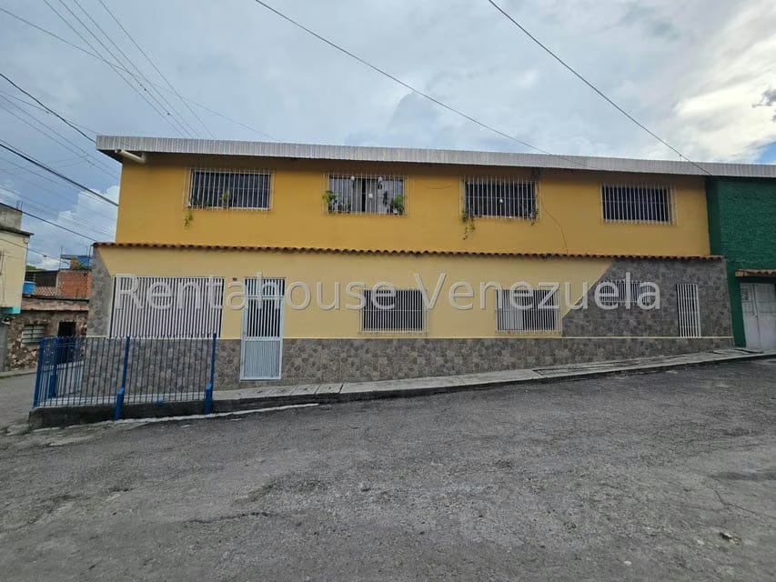 Casa (Duplex) en Venta en Guatire, Miranda - 2