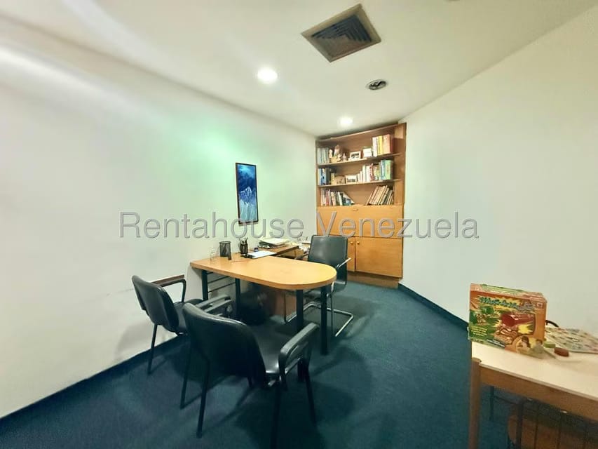 Comercial (Local Comercial) en Alquiler en Santa Paula, Distrito Metropolitano - 5