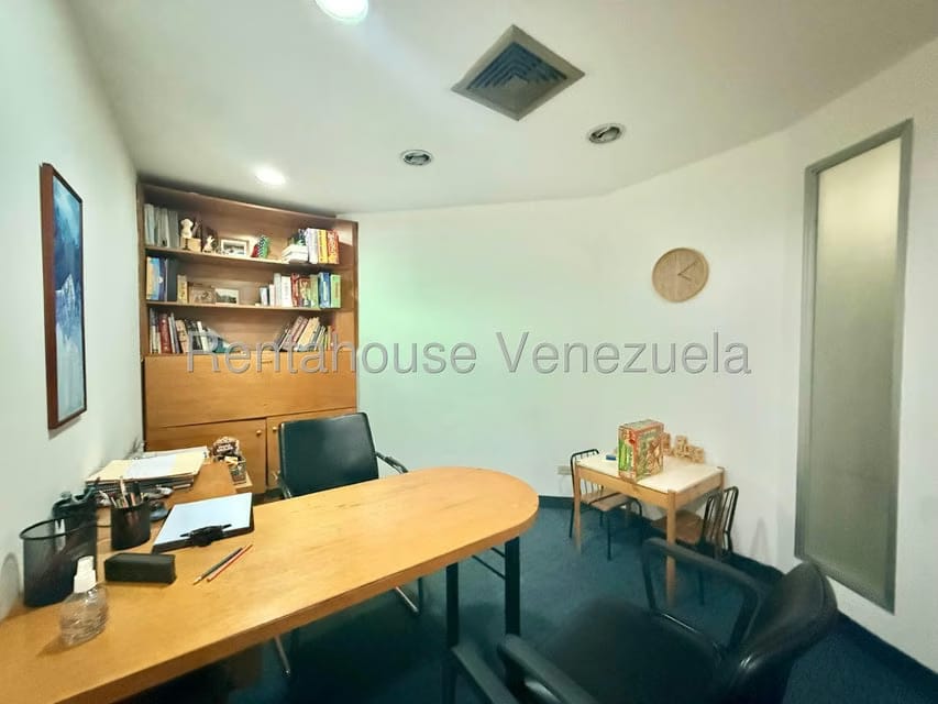 Comercial (Local Comercial) en Alquiler en Santa Paula, Distrito Metropolitano - 7