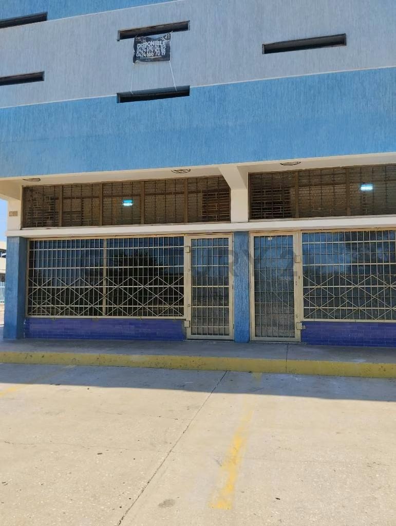 Alquila Local comercial para oficina, ubiacado al frente del Luis Aparicio - 2
