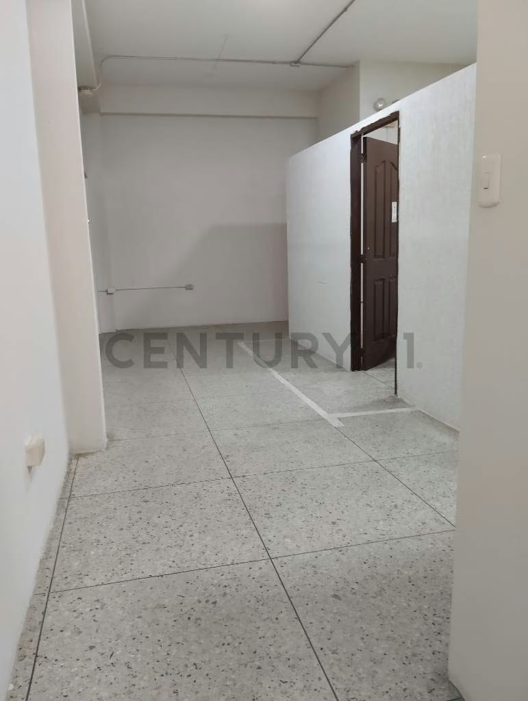 Alquila Local comercial para oficina, ubiacado al frente del Luis Aparicio - 8