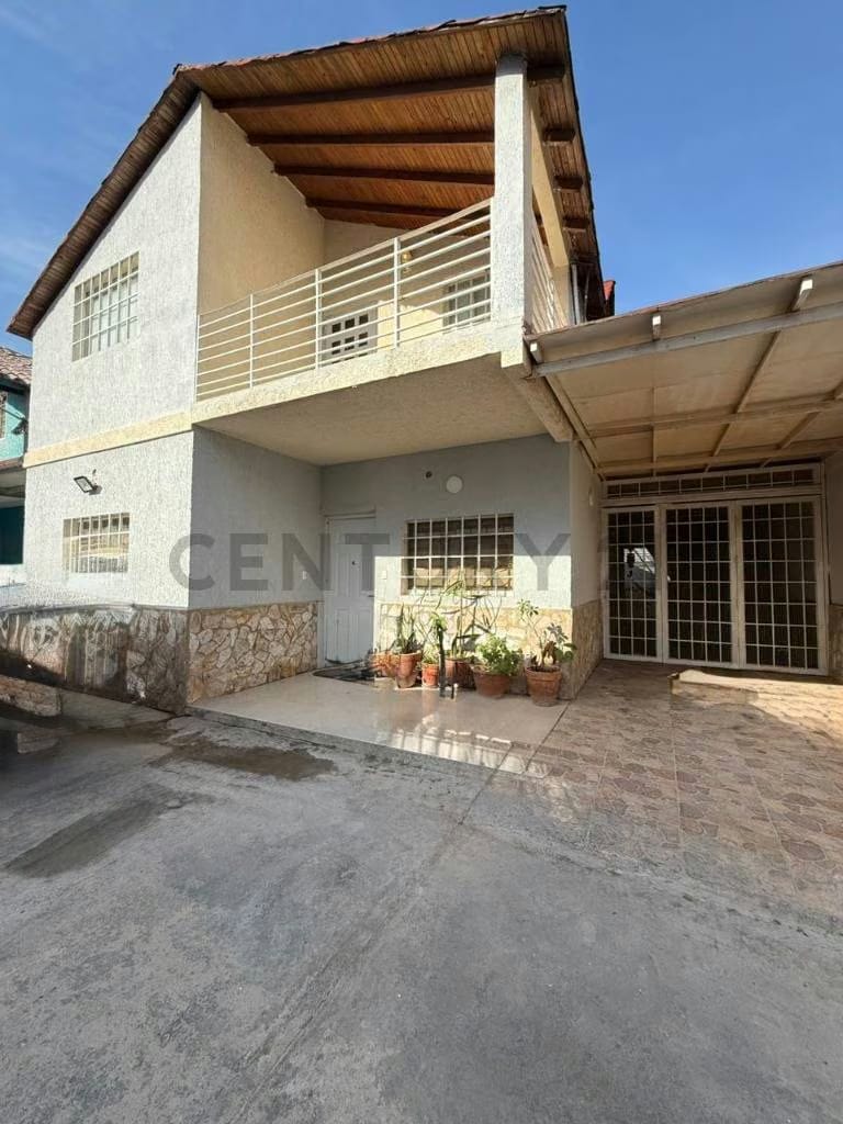 En venta Townhouse Chalet tipo americano en C.R. Agua Santa