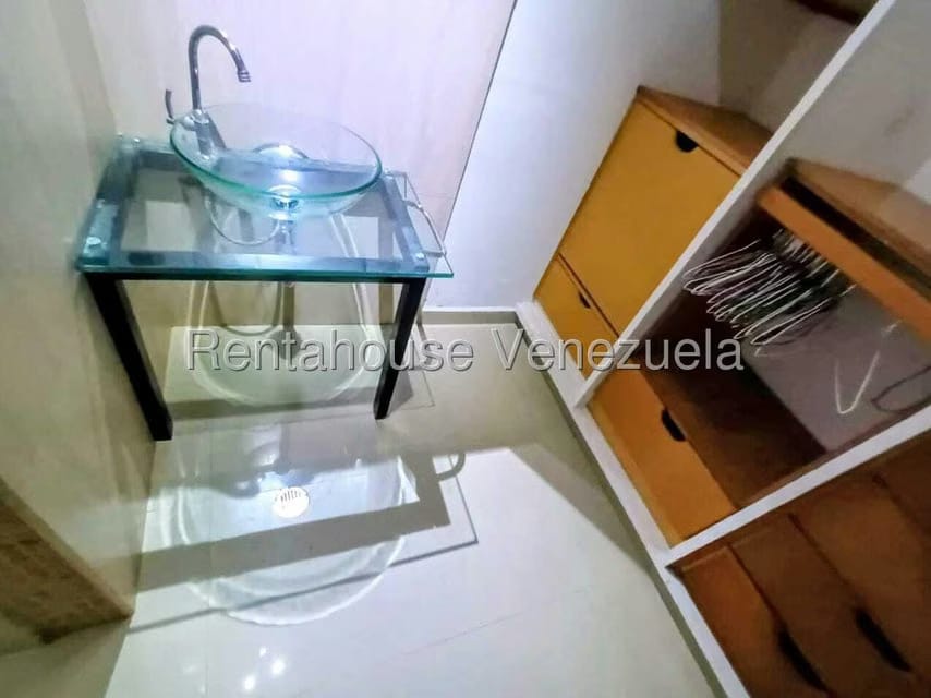 Casa (1 Nivel) en Alquiler en Zona Oeste, Lara - 24