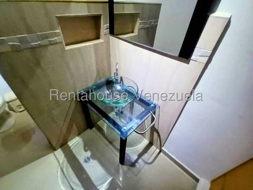 Casa (1 Nivel) en Alquiler en Zona Oeste, Lara - 25