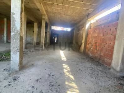 Terreno con bienhechurias de tres niveles Porlamar, Margarita