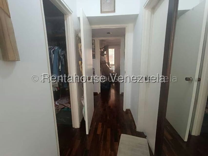 Apartamento (1 Nivel) en Venta en Santa Eduvigis, Distrito Metropolitano - 25