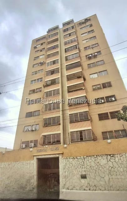 Apartamento (1 Nivel) en Alquiler en Zona Oeste, Lara - 2