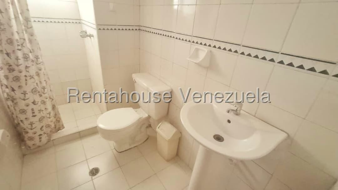 Apartamento (1 Nivel) en Alquiler en Zona Oeste, Lara - 12