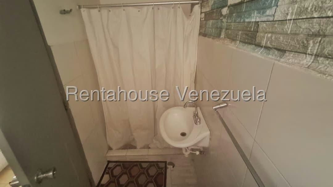 Apartamento (1 Nivel) en Alquiler en Zona Oeste, Lara - 18