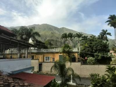 Terreno con casa en venta en Los Chorros, con un área de 3.240m2 de terreno AH - 7