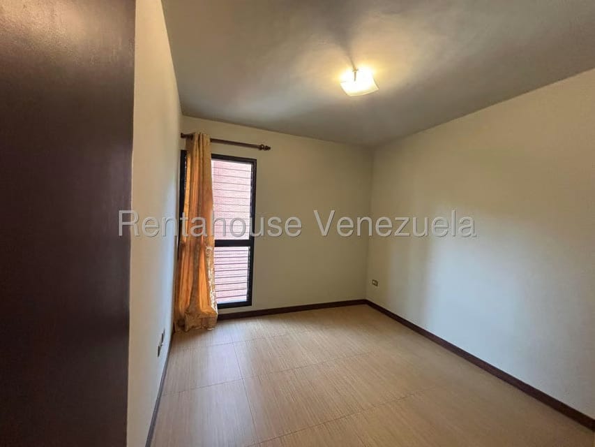 Apartamento (1 Nivel) en Alquiler en La Bonita, Distrito Metropolitano - 16