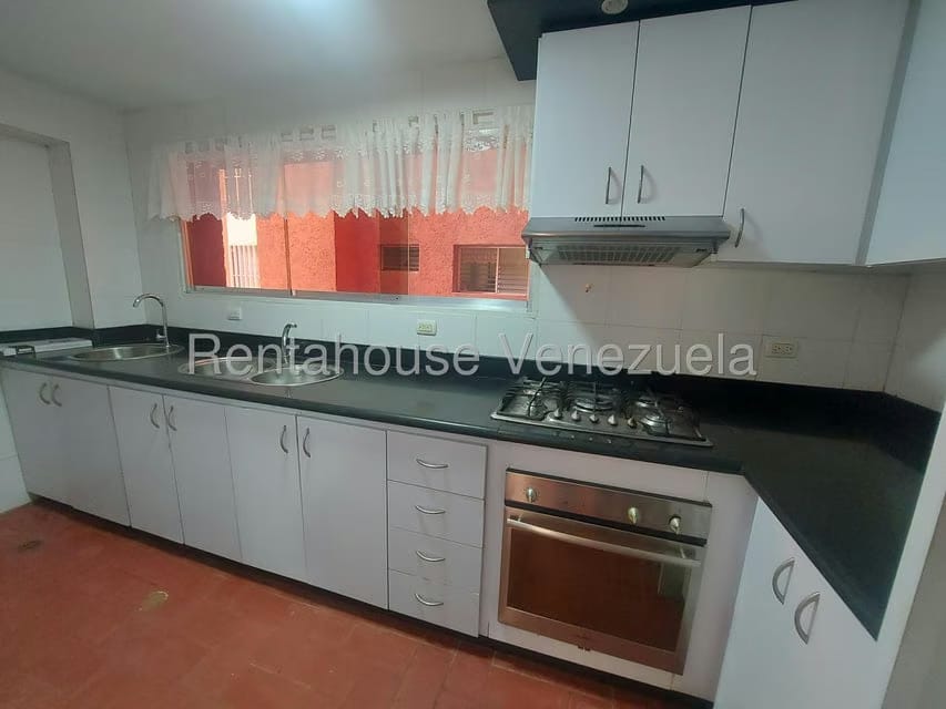 Apartamento (1 Nivel) en Alquiler en La Urbina, Distrito Metropolitano - 2