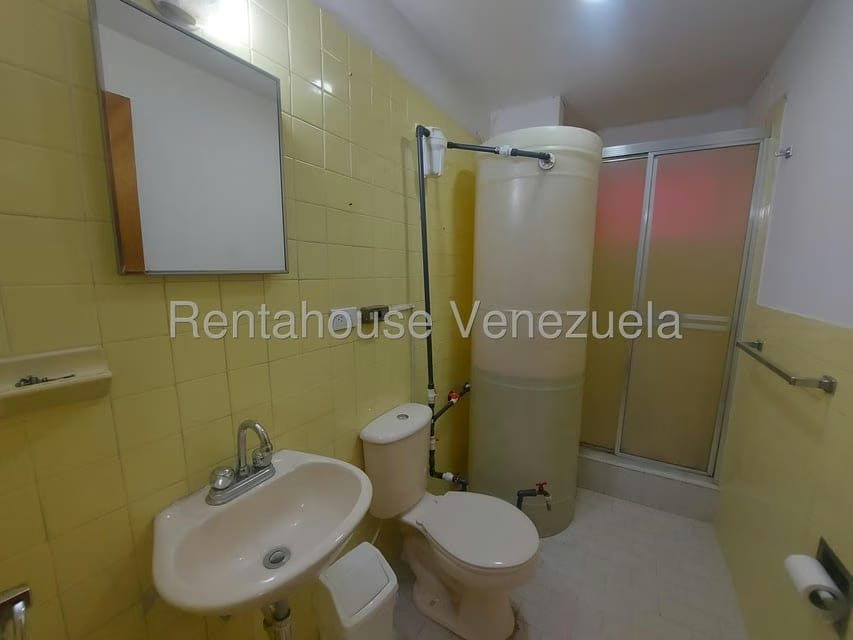 Apartamento (1 Nivel) en Alquiler en La Urbina, Distrito Metropolitano - 12