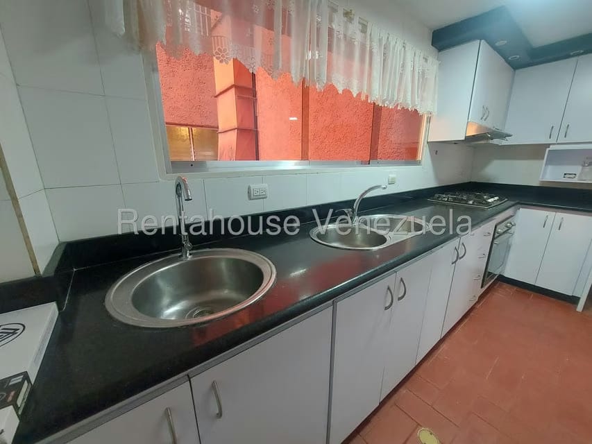 Apartamento (1 Nivel) en Alquiler en La Urbina, Distrito Metropolitano - 3