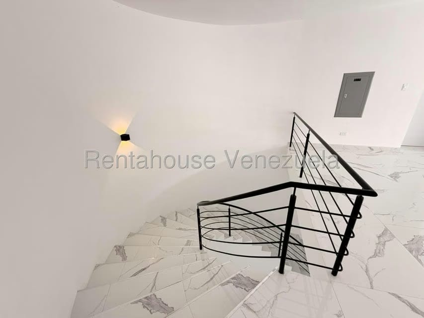 Casa (Duplex) en Venta en Country Club, Distrito Metropolitano - 19