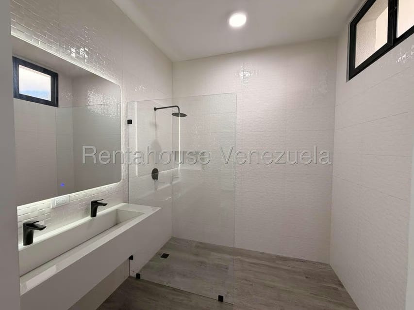 Casa (Duplex) en Venta en Country Club, Distrito Metropolitano - 27
