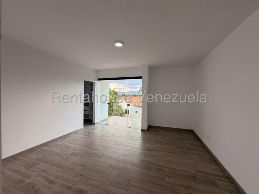 Casa (Duplex) en Venta en Country Club, Distrito Metropolitano - 28