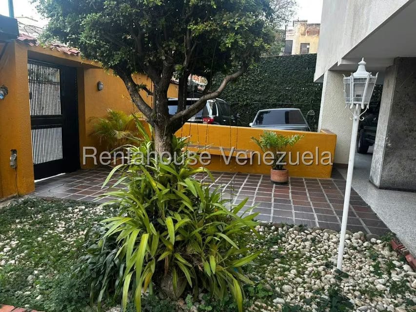 Apartamento (1 Nivel) en Venta en Santa Monica, Distrito Metropolitano - 2