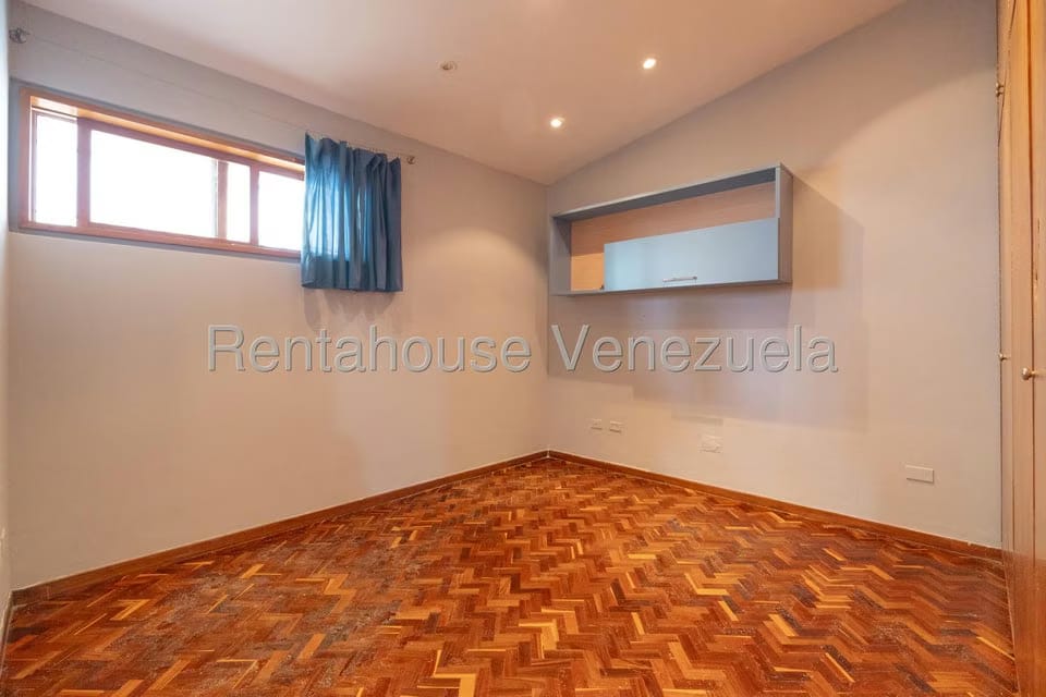 Casa (Multipes Niveles) en Venta en Oripoto, Distrito Metropolitano - 42